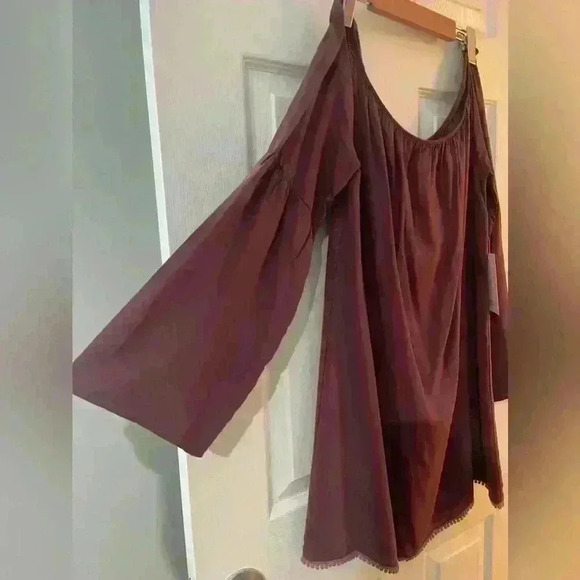 Tobi NWT Cindy off the shoulder bell sleeve shift dress lined size medium - Picture 3 of 9